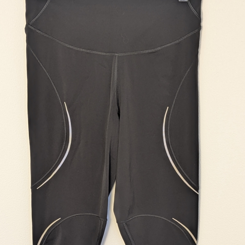 Lululemon Base Pace High Rise Tight 23" Reflective Black Size 8 Nulux Run EUC - Picture 12 of 12